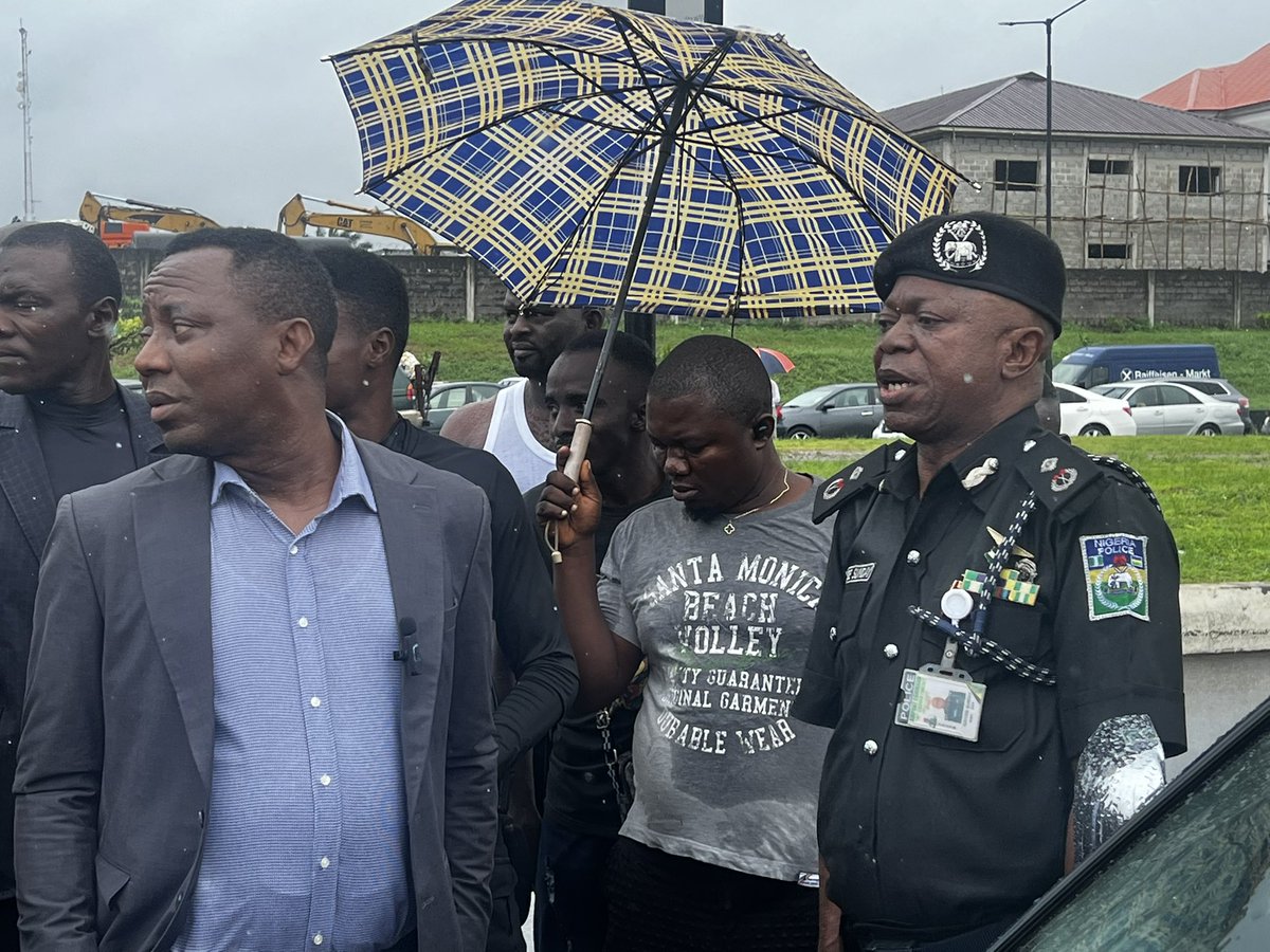 sowore's tweet image. #EndASUUstrike I joined Nigerian students picketing the International Airport in Lagos over the protracted ASUU strike, on the frontlines today under heavy downpour! #WeCantContinueLikeThis