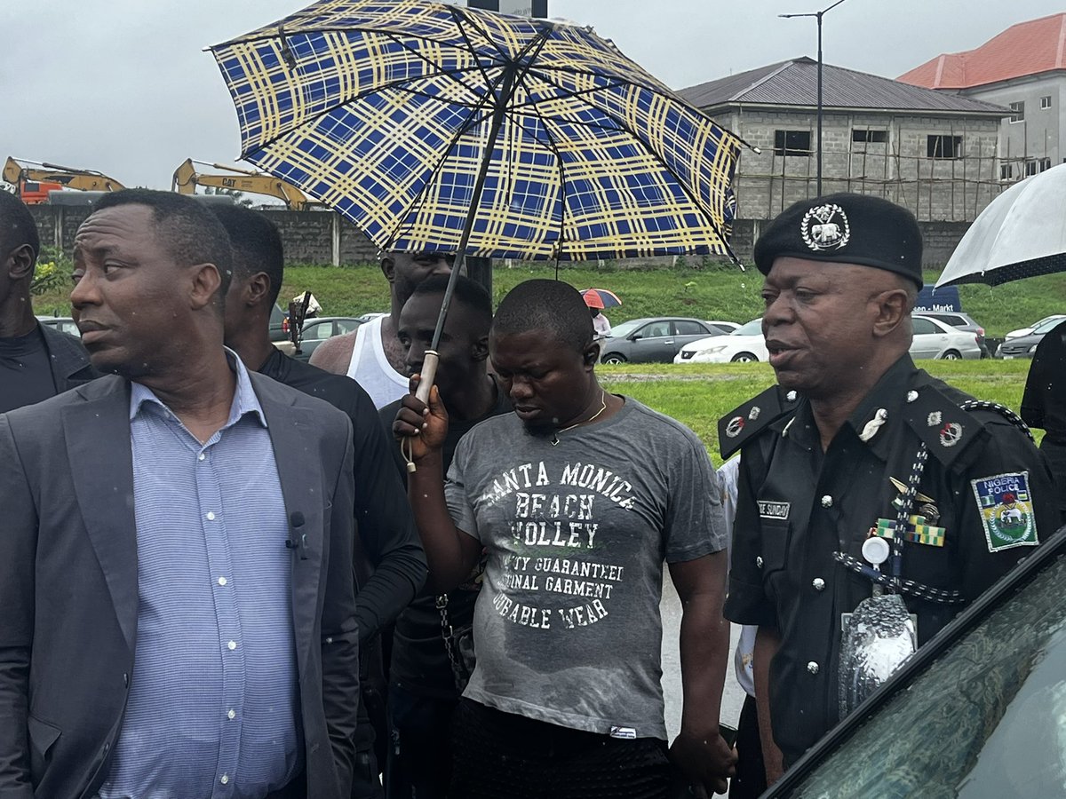 #EndASUUstrike I joined Nigerian students picketing the International Airport in Lagos over the protracted ASUU strike, on the frontlines today under heavy downpour! #WeCantContinueLikeThis