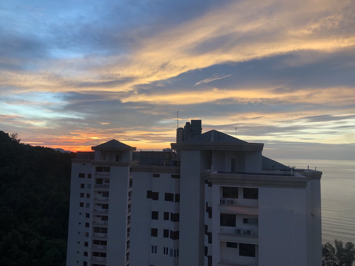 The most beautiful sunset in Penang; a fitting end to a beautiful service for HRH. ‘Sleep dearie sleep’