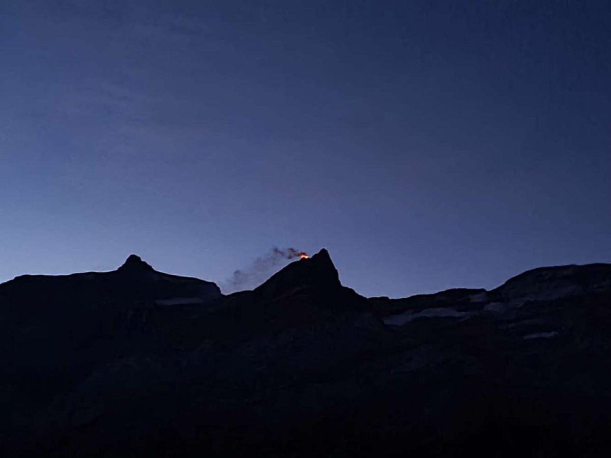 Impressionnant incendie ce matin dans la station téléphérique de Mario Botta aux #Diablerets ⁦<a href="/Glacier_3000/">Glacier 3000</a>⁩
