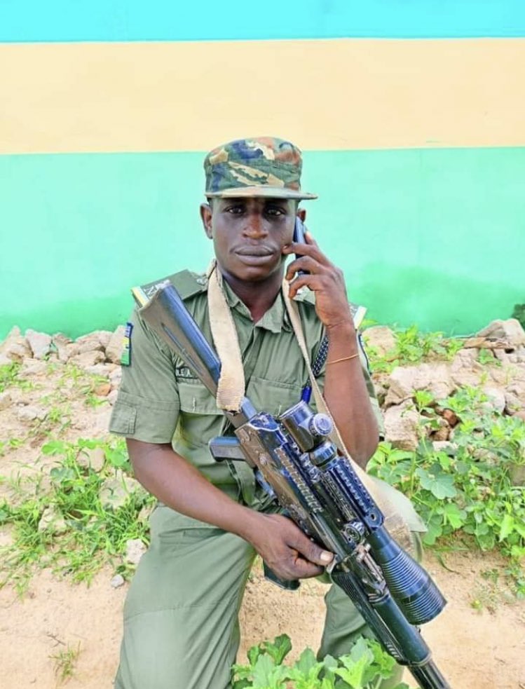 TheShehus's tweet photo. @ZagazOlaMakama @NigeriaAirforce This Evil incarnate Bello Turji must be hunted down and eliminated.
NB: Our security agencies must be relentless as usual until these threats are neutralized.
#KudosNigerianSoldier 🇳🇬
#SecuringArewa #SecuringNigeria https://t.co/4lzdkkeixb