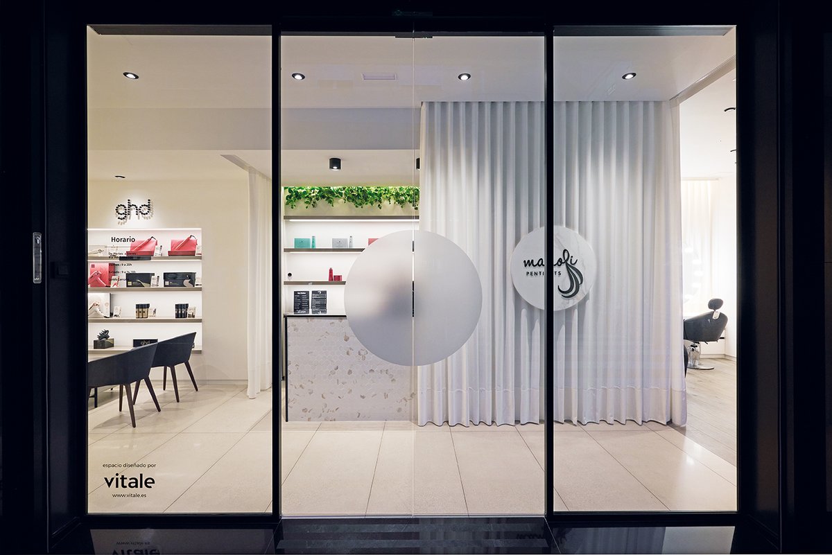 Respirar un ambiente femenino y generar una actitud positiva en un clima natural y confortable. Estos son los puntos de partida de <a href="/vitale_estudio/">vitale</a> para el desarrollo del interiorismo de esta tradicional peluquería de Castellón.proyectocontract.es/respirar-un-am…