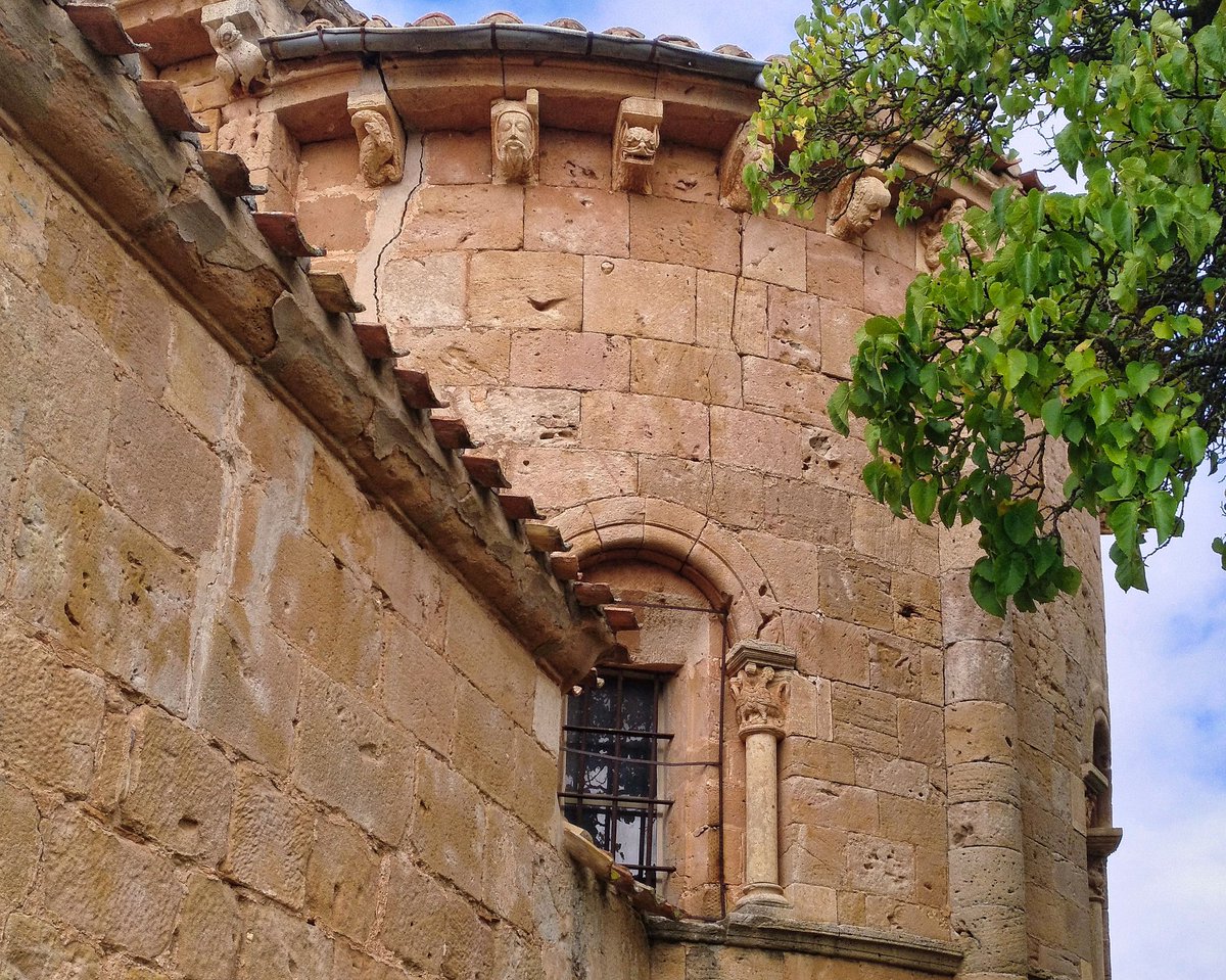 RomanicoEspana's tweet photo. La iglesia de Santa Cecilia de Hermosilla (Burgos), clausurada desde hace aproximadamente un año por riesgo de derrumbe.
Urge tomar medidas: sería imperdonable perder una joya así.
#BuenosDias #FelizLunes #FelizSemana https://t.co/O50MYlg6Y4