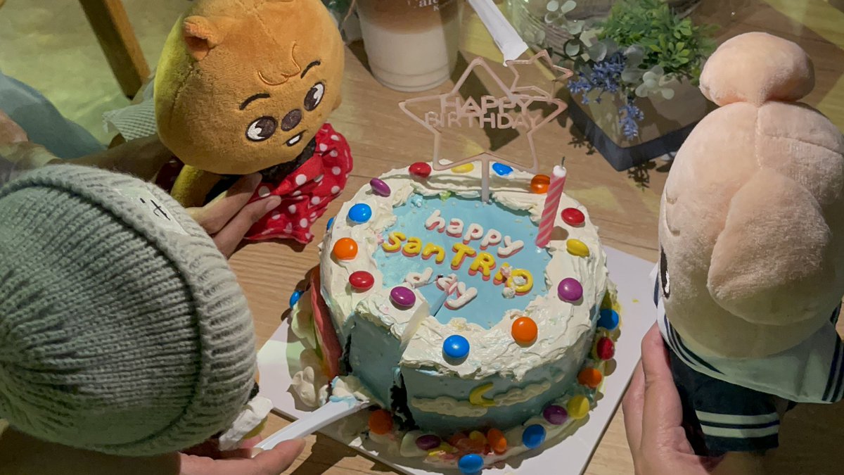 shinebokcart's tweet photo. hanquokka, puppym &amp; bbokari celebrating their birthday 💛

[ #HappysanTRIODay @Stray_Kids ] https://t.co/8DgOPeRtWG