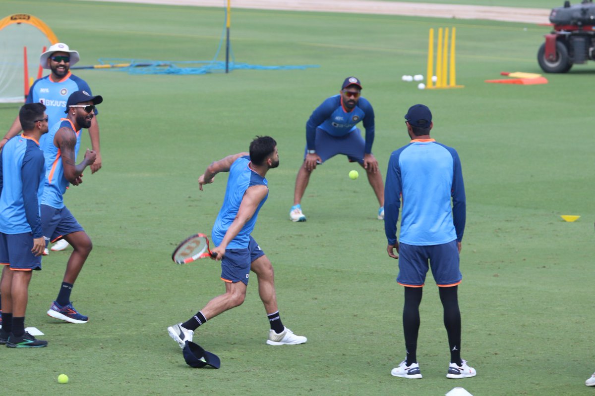 BCCI's tweet photo. #TeamIndia had their first training session ahead of the #INDvAUS series at the IS Bindra Stadium, Mohali, yesterday.

Snapshots from the same 📸📸 https://t.co/h2g0v85ArH