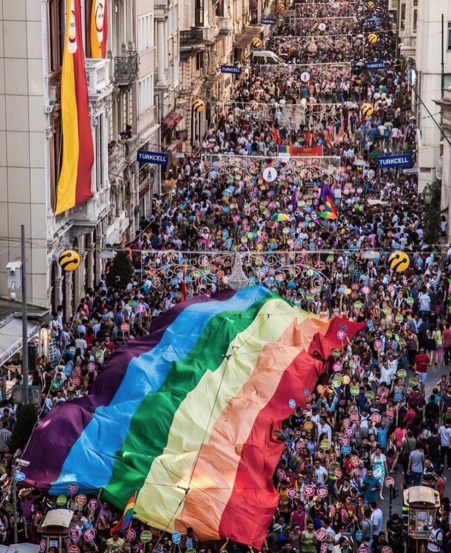 Yeryüzü aşkın yüzü olana dek!🏳️‍🌈

#beman #bemanmagazine #manstyle #manmagazine