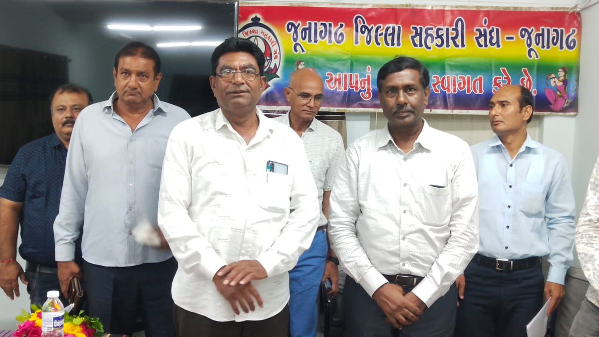 uricm_official's tweet photo. કોડીનારની ધિરાણ સહકારી મંડળીઓ માટે તાલીમ કાર્યક્રમ દરમિયાન હર્ષુખભાઈ ગરડા, ચેરમેન જુમગઢ જીલ્લા સહકારી સંઘ અને પ્રતાપસિંહ એસ ડોડીયા, ચેરમેન કોડીનાર તાલુકા સહકારી બેંકીંગ યુનિયન સાથે https://t.co/qomca2dZQs