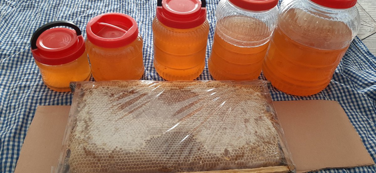 Bir çekiliş yapacam da bu çekilişi nasıl yapıyorlar özelden yazın bana size zahmet😂

Şimdi fotoğrafa göre en soldaki,  yani bize göre en küçük görünen bidon var ya hah o bidonu talihli kişiye yollayacam... Ancak  RT edenlerin birine yollayacam. Takip etmenize gerek yok😳