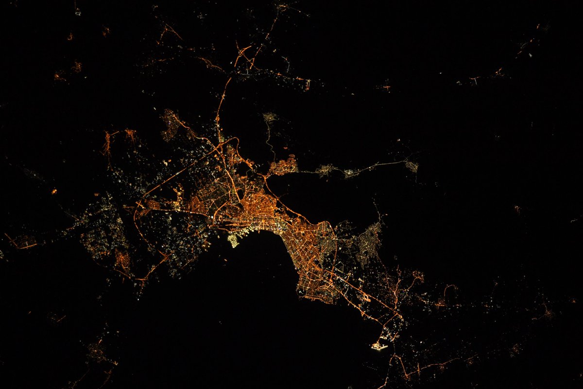 AstroSamantha's tweet photo. And hello Athens and Thessaloniki at night! #MissionMinerva https://t.co/2YVWMwtZKA