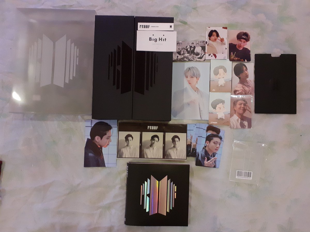 Jungshook4life's tweet photo. #BighitSelectsFEEDBACKS

FINALLY!!!It arrived today my Proof set..Heller 2 out of 4 umuwi si Jeykehey..Happy Happy belated  Birthday to me. Thank you po @bighitselects https://t.co/rx41vsHkf7