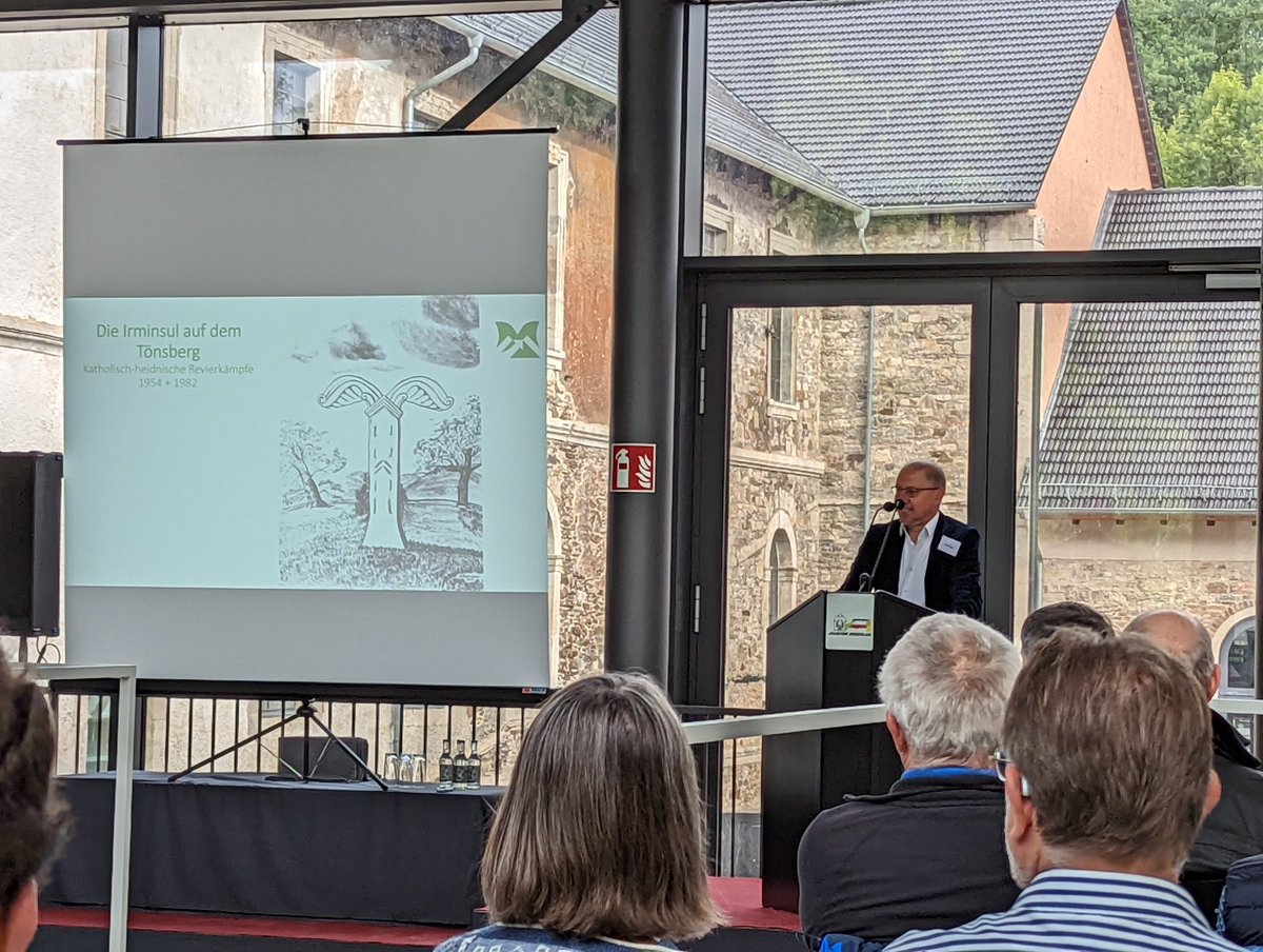 AFMOerling's tweet photo. Karl #Banghard am Wochenende auf der Tagung "#KarlderGroße, #Marsberg und die #Irminsul" https://t.co/msHZiZCYdJ