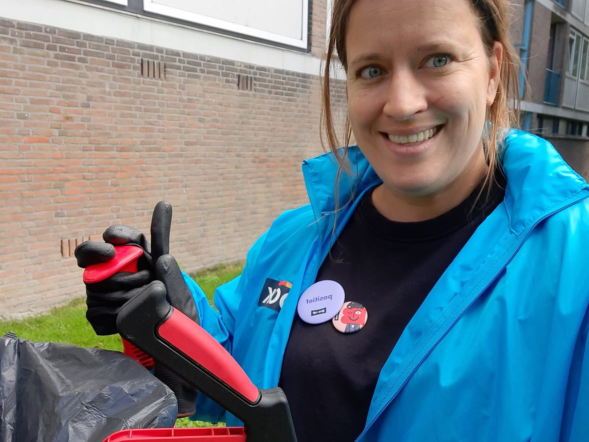 Patricia_GroUp's tweet photo. Zaterdag was het #worldcleanupday2022. Vanuit #schiebroekschoon stond er weer een goed georganiseerde activiteit op het programma. Natuurlijk hebben we vanuit #Buurtwerk en @StichtingDOCK hieraan meegeholpen. Samen houden we @HiS_Rotterdam schoon! https://t.co/VOp6fF7hyT