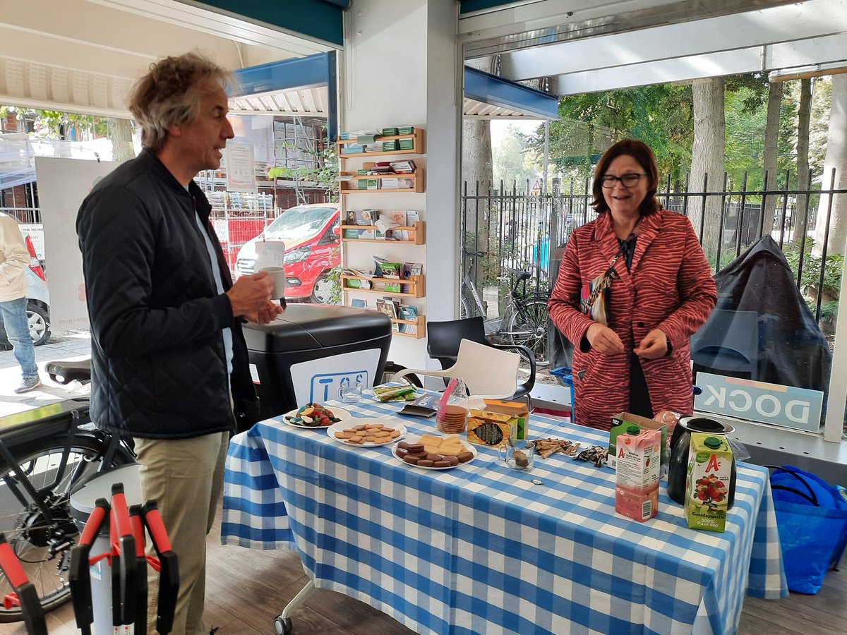 Patricia_GroUp's tweet photo. Zaterdag was het #worldcleanupday2022. Vanuit #schiebroekschoon stond er weer een goed georganiseerde activiteit op het programma. Natuurlijk hebben we vanuit #Buurtwerk en @StichtingDOCK hieraan meegeholpen. Samen houden we @HiS_Rotterdam schoon! https://t.co/VOp6fF7hyT
