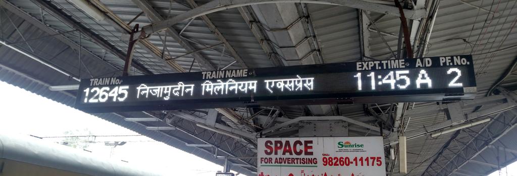 Lokjatan's tweet photo. 12645 मिलेनियम सुपर फास्ट एक्सप्रेस 6:50 पर भोपाल आती है 6 घण्टे 22 मिनट की देरी से चल रही है। लेकिन भोपाल में इसे 12:41 बजे तक अपडेट नही किया गया।

@BhopalDivision 
@Lokjatan https://t.co/uTAwb50YHd