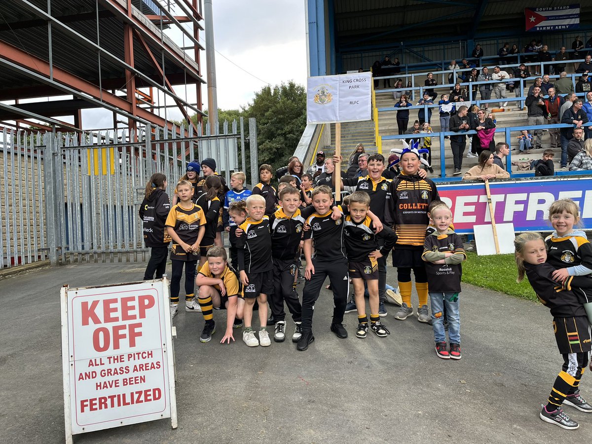 hxpfoundation's tweet photo. Thank you to king cross park, illingworth, siddal arlfc and boothtown terriers for being amazing last night!! #communityengagement #panthersinthecommunity #pantherpack https://t.co/U3QPzDWZlO