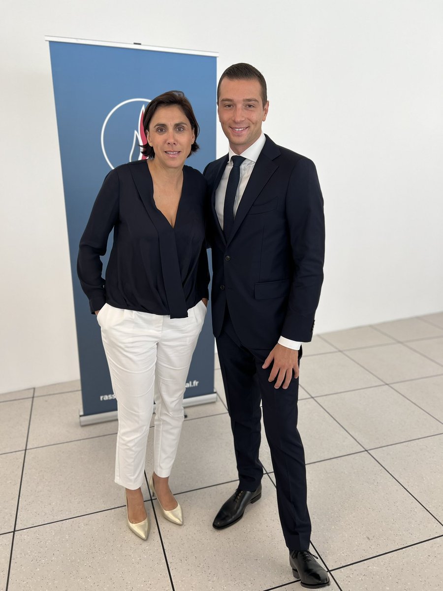 LaureLavalette's tweet photo. 📣 Soyez en certains, nous sommes prêts pour les combats politiques qui s’annoncent,
Nous ne lâcherons rien ! 🇫🇷
#RNAgde https://t.co/Txq6kIGLpZ