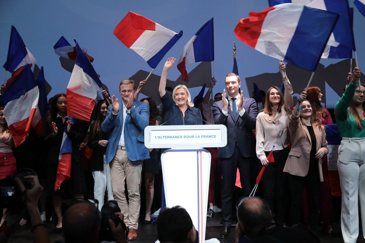 LaureLavalette's tweet photo. 📣 Soyez en certains, nous sommes prêts pour les combats politiques qui s’annoncent,
Nous ne lâcherons rien ! 🇫🇷
#RNAgde https://t.co/Txq6kIGLpZ