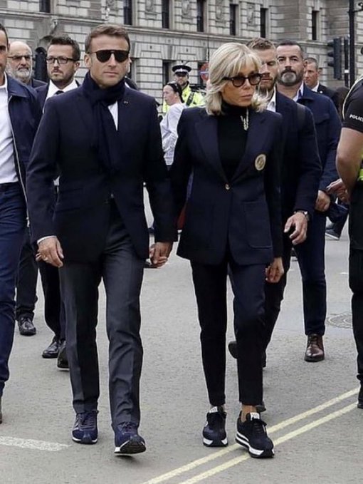 s_schaws's tweet photo. #Macron #MacronTopGun #Basquet https://t.co/Sl8miHH8ML