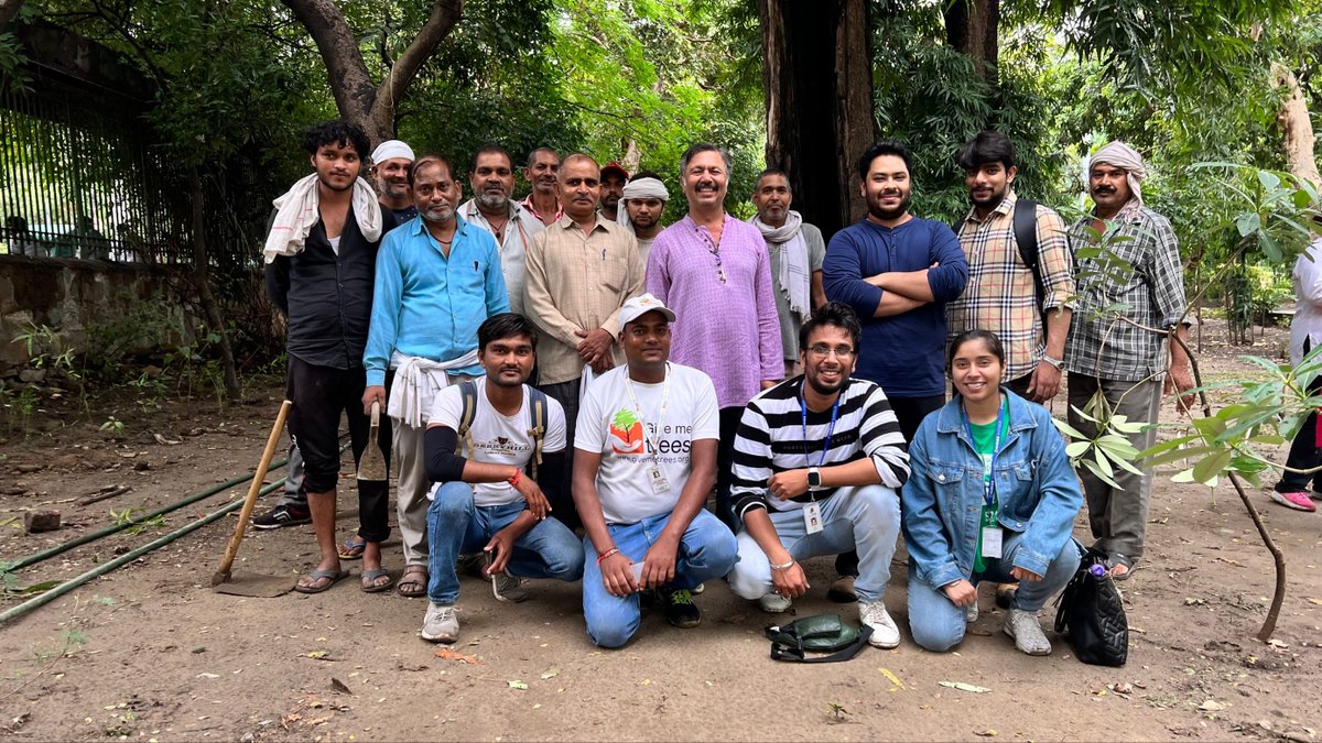 SystiqueStories's tweet photo. Team Parivartan of @hsccorp took part in a plantation drive at #RoshanaraGarden in our resolve towards #GreenerTomorrow with @givemetrees who shall plant 3,000 #bamboo trees throughout the year.
#HSCकर्तव्यम् #HSCParivartan #CSR #PlanationDrive🌱 #Environment #SaveThePlanet🌍 https://t.co/DTq3S6RLdQ