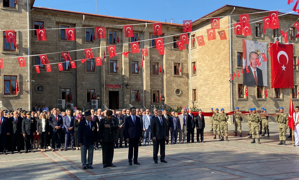 IspartaTSO's tweet photo. ITSO Yönetim Kurulu Başkanımız Sn. Mustafa Tutar, 19 Eylül Gaziler Günü dolayısıyla 15 Temmuz Cumhuriyet ve Demokrasi Meydanında düzenlenen programa katıldı. https://t.co/lbj5zgCDfc