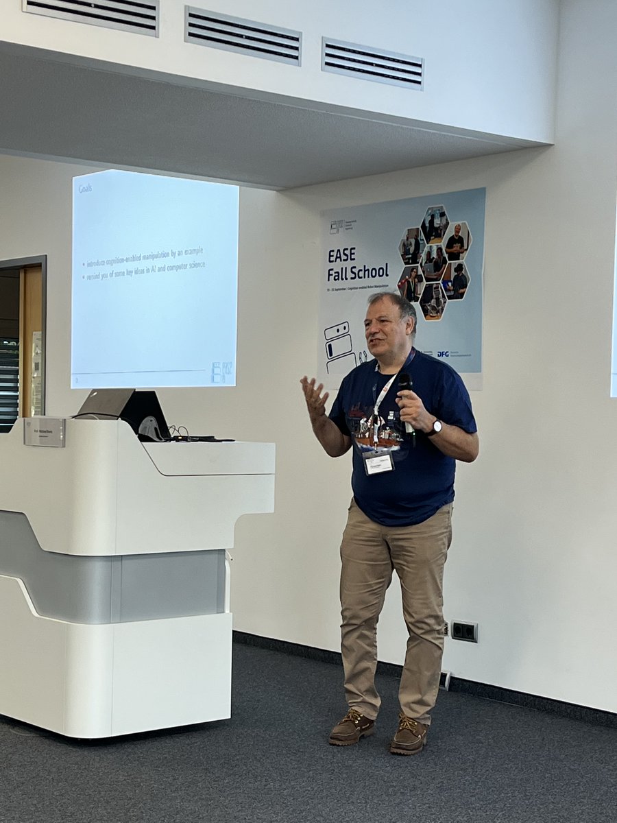 ease_crc's tweet photo. Starting off #easefallschool with a welcome session by our head Professor Michael Beetz.
#unibremen #ArtificialIntelligence https://t.co/mXt7dE46co