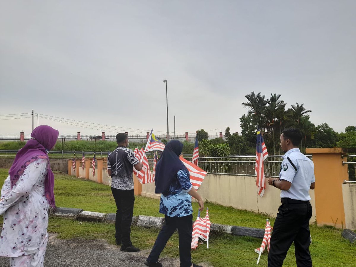 ikbnwt2018's tweet photo. Aktiviti Mengibar Jalur Gemilang di IKBN Wakaf Tapai, Terengganu telah diadakan pada 8 Ogos 2022 bagi menyemakkan lagi Bulan Kemerdekaan Malaysia Tahun 2022. https://t.co/0nxmEEl7c8