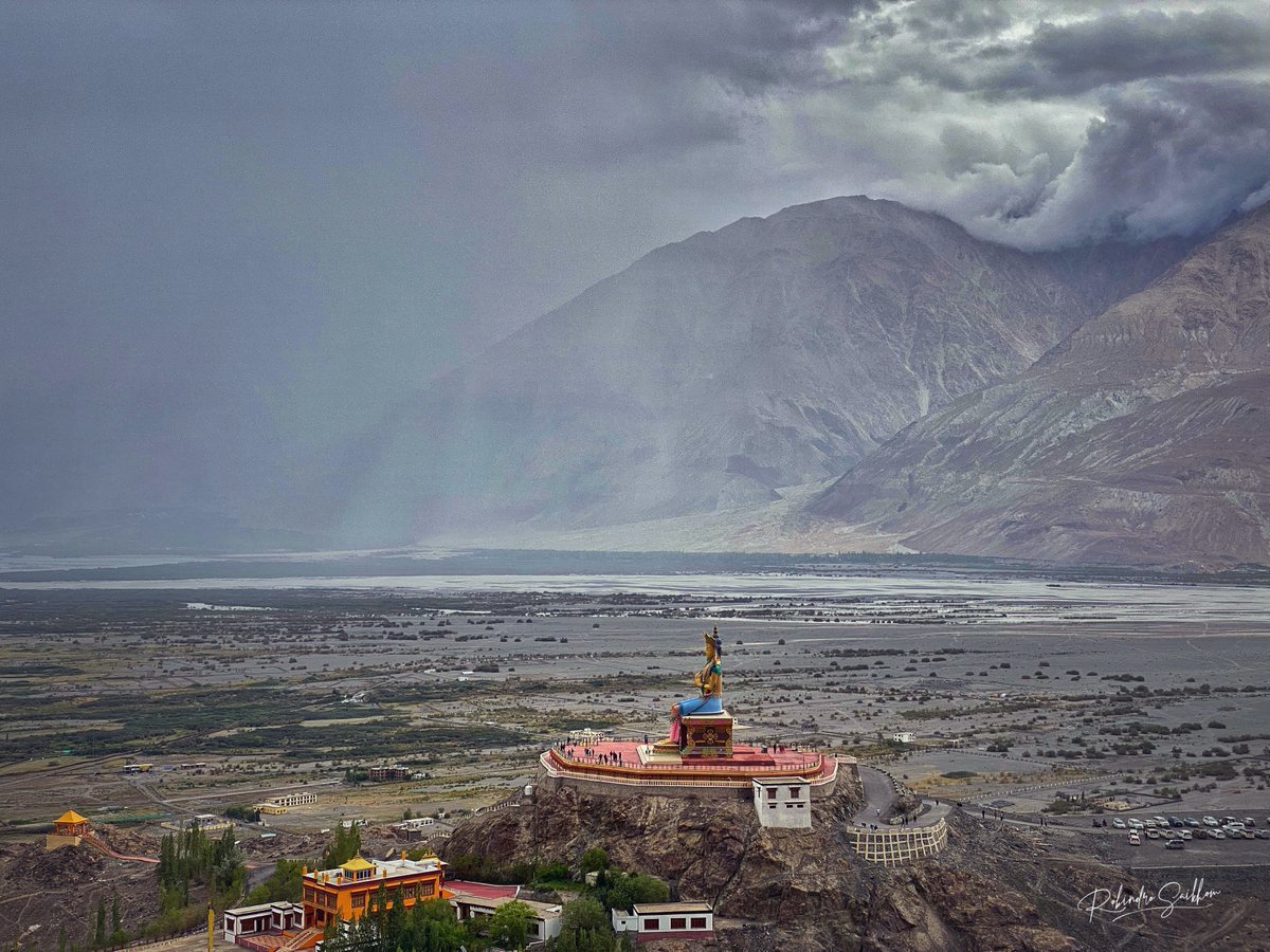TasteWithRobin's tweet photo. #PhotoOfTheDay
View of the 108 feet tall statue of #MaitreyaBuddha, sitting peacefully at an altitude of 10,308 feet just below the #DiskitMonastery in #NubraValley, #Ladakh.
#travel #shotoniphone #travelphotography #photo #photography #menlovestotravel https://t.co/NGa8gC0zuo