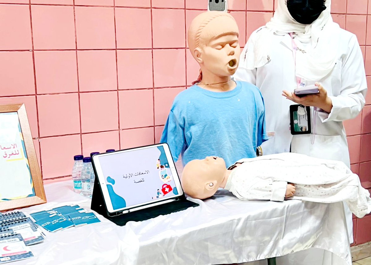BenjoBreboneria's tweet photo. In action: Dr. Donato &amp; her students providing first aid education (choking &amp; drowning) to adults in Malik Fahad PHC💞💪@Mudonato_kfu
#facultychampion #servicelearning #firstaid #volunteerism #kindness #providerofcare #creativity #worldfirstaid https://t.co/Lb3siK6d4i