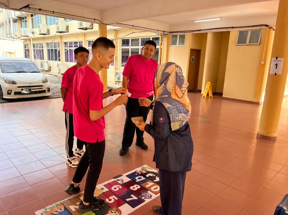 ikbnwt2018's tweet photo. ENGLISH CAMP - 
ENGLISH FOR FUTURE EMPLOYEES PROGRAMME 2022

📆 AUGUST 29th 2022  
🕐 8.00 am - 5.00 pm
🏢 INOS, UMT

📝 This programme has been held at University Malaysia Terengganu which involved 36 students and 4 officers from General Studies Department, IKBN Wakaf Tapai. https://t.co/HgrrrTsHLj