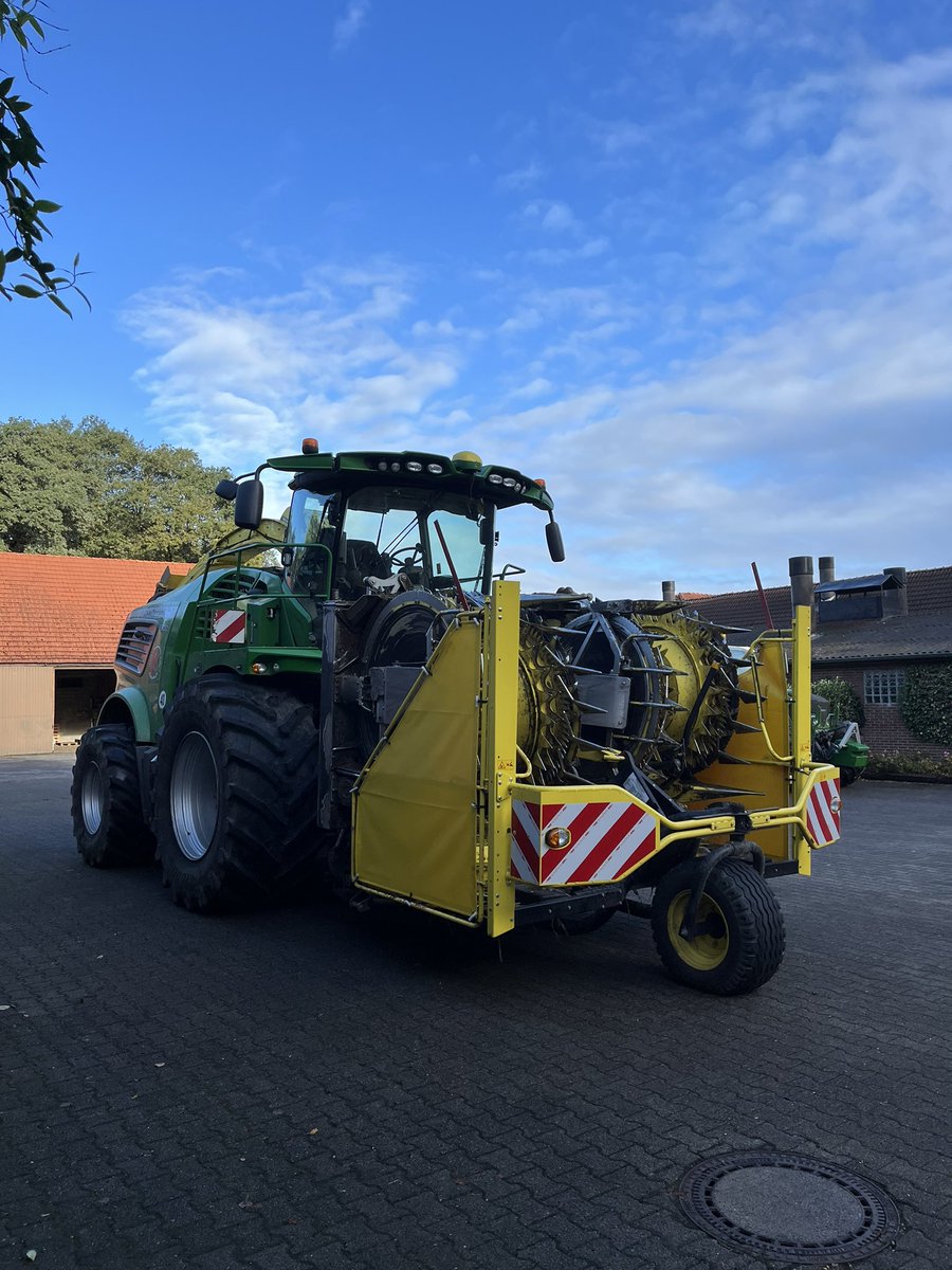 JoergSchepers's tweet photo. Nächster Häckseltag bei schönstem Spätsommerwetter!🌽💪🏻

#Landwirtschaft
#Ernte https://t.co/nywG2eg2qt