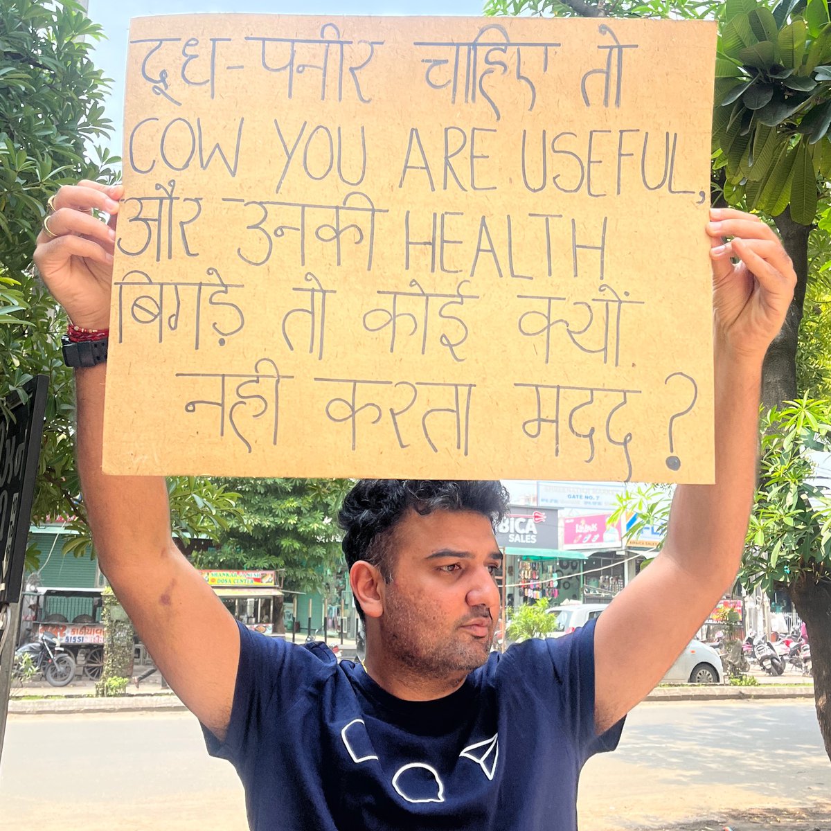 rohanpandya's tweet photo. Daily thousands of cows are d!eing because of the Lumpy Virus &amp; guess what no major media coverage because this does not suite politics? #gaumaatabachao #savecows https://t.co/w0higZy6K6