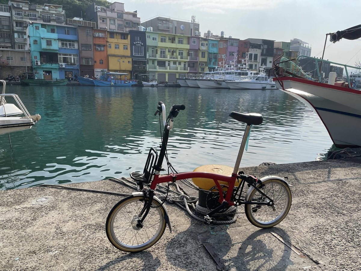 BIKEgangUK's tweet photo. https://t.co/QBkQxZOdgs
#MiniMODs #Brompton T-Pac on an older B (#RXExMiniMODs)
#TYBLR rack system Take your Bag, Leave Rack. No more blocky block on bag
#Cordura #FidLock Material #Xform padding
#BIKEgangStore #BIKEgang #BromptonLife #BromptonMOD https://t.co/bSvI2TNiqA