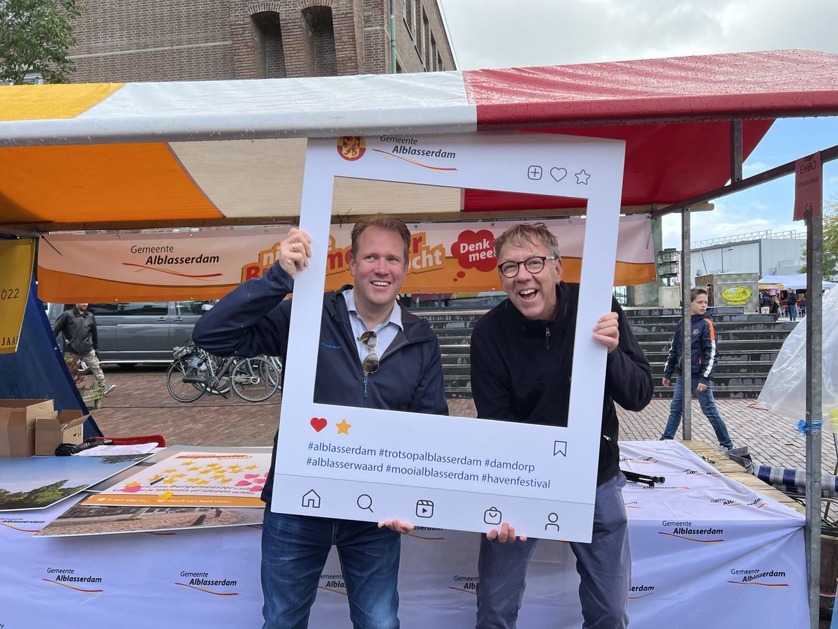 Samen met <a href="/ZonnebeldRene/">René Zonnebeld</a> stond ik zaterdag bij de kraam #AlblasserdamZoektBurgemeester. Deze week verwerken we alle input in de profielschets. De CdK <a href="/JaapSmitCdK/">Jaap Smit</a> komt deze op 3 oktober ophalen zodat de vacature voor #burgemeester in #Alblasserdam gepubliceerd kan worden!