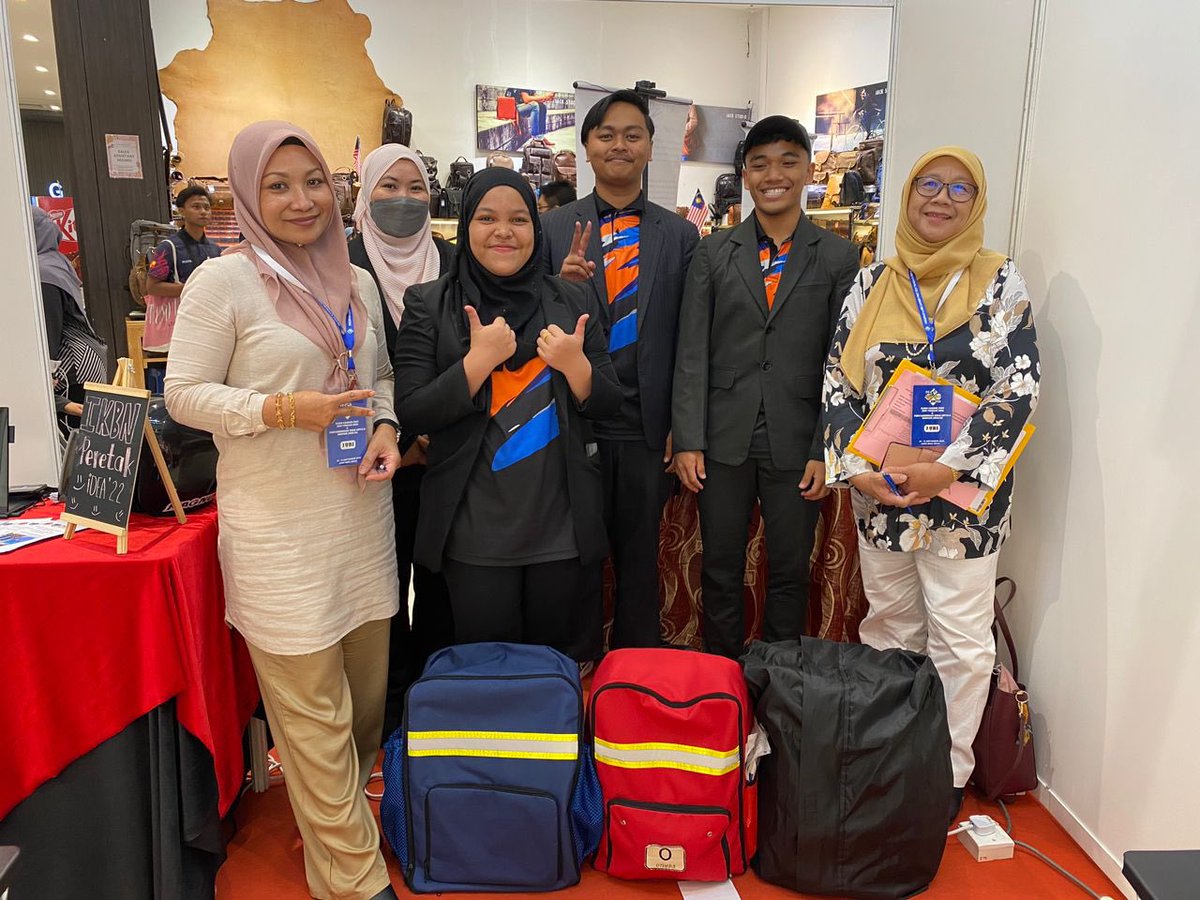 ikbnwt2018's tweet photo. PERTANDINGAN INOVASI IDEA 2022

11 Sept 2022 | Ahad~Kumpulan I-STITCH Dari Jabatan Teknologi Tekstil IKBN WAKAF TAPAI telah dinobatkan sbg JOHAN Bidang  Tek. Rekaan Fabrik kategori Pelajar ILKBS &amp; kategori Pelajar IPT/ILK &amp; di Nobatkan sbg Juara keseluruhan kategori Pelajar ILKBS https://t.co/t3NzHJ6zYX