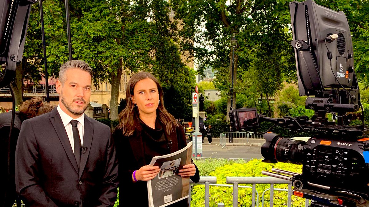 👑 <a href="/BirgitHerteleer/">Birgit Herteleer</a> en ik staan klaar in Westminster voor de uitvaart van koningin Elizabeth.

📺 Vanaf 9u45 in <a href="/VTMNIEUWS/">VTM NIEUWS</a>. Met in de studio @Freek_Braeckman en <a href="/JoDePoorter/">Jo De Poorter</a>.

🎥 Collega <a href="/EvaPeeters1/">Eva Peeters</a> staat in de mensenmassa in Londen, @RominaVanCamp is in Windsor.