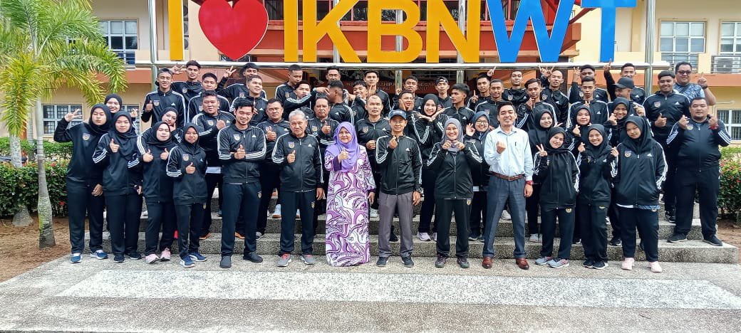 ikbnwt2018's tweet photo. 🎯 PENYERAHAN BENDERA &amp; PENYAMPAIAN AMANAT 
📆 19 September 2022 (Isnin)
⏰ 09.00 pagi
🏢 Lobi Pentadbiran IKBNWT
👨🏻‍🎓 37 org Atlet IKBNWT https://t.co/4LE213CXld