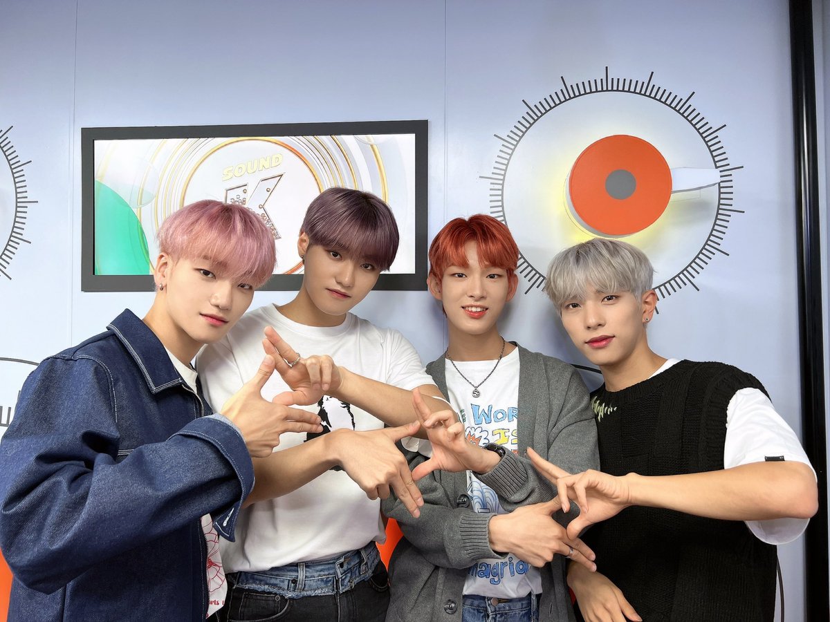 LMN5_official's tweet image. [ #Light_in_us ] 📸 220919 SOUND K

루미니랑 함께해서 시간이 더 빨랐나봐요🥹
루미 루미 루미니 ~💙
오늘도 함께해줘서 고맙고 룸랑해🥰

#루미너스 #LUMINOUS #LMN