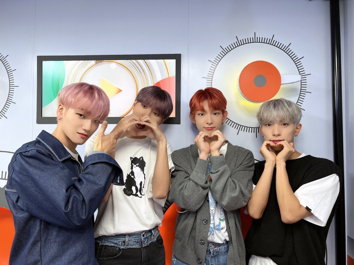 LMN5_official's tweet image. [ #Light_in_us ] 📸 220919 SOUND K

루미니랑 함께해서 시간이 더 빨랐나봐요🥹
루미 루미 루미니 ~💙
오늘도 함께해줘서 고맙고 룸랑해🥰

#루미너스 #LUMINOUS #LMN