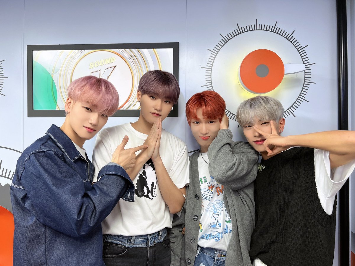 LMN5_official's tweet image. [ #Light_in_us ] 📸 220919 SOUND K

루미니랑 함께해서 시간이 더 빨랐나봐요🥹
루미 루미 루미니 ~💙
오늘도 함께해줘서 고맙고 룸랑해🥰

#루미너스 #LUMINOUS #LMN