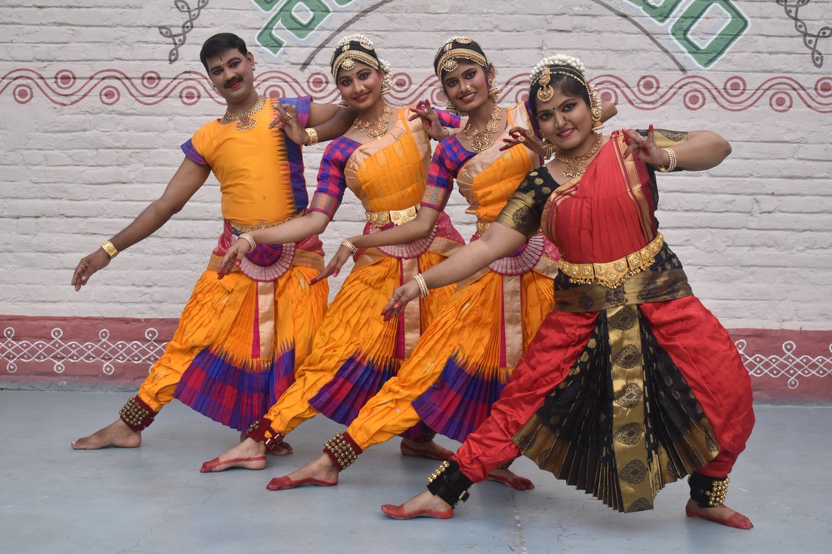 shilparamamhyd's tweet photo. Bharatnatyam Performance by Vidhushi Kum N. Sajini & Group from Banglore-18.9.2022
#bharatanatyam #shilparamam #sareemela #hydevents #happeninginhyderabad #madhapur #hyderabad https://t.co/eryitkUI4M