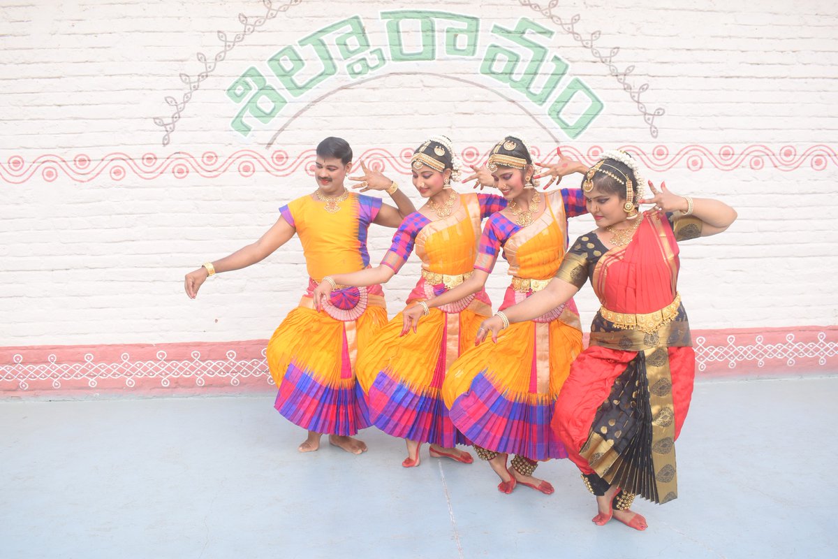 shilparamamhyd's tweet photo. Bharatnatyam Performance by Vidhushi Kum N. Sajini & Group from Banglore-18.9.2022
#bharatanatyam #shilparamam #sareemela #hydevents #happeninginhyderabad #madhapur #hyderabad https://t.co/eryitkUI4M