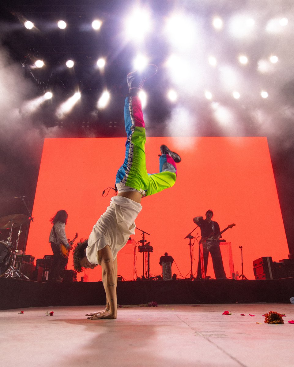 thisisLANY's tweet photo. the biggest band you’ve never heard of https://t.co/XwqDh4uZBJ