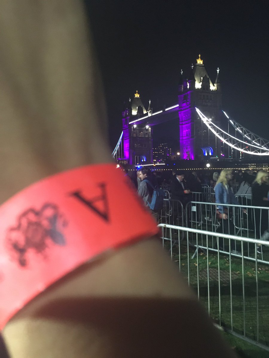 legalhackette's tweet photo. My #QueueE2 journey: queuing for the queue at 7.40pm; getting the wristband; the lying in state (huge thanks to colleague for sending the picture); & outside with Big Ben’s hands at 4.35am. https://t.co/OIwvXUIOqp