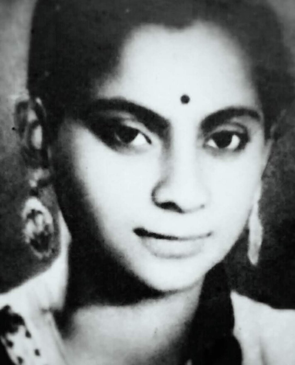 Meenakshipai's tweet photo. #Maa
#Matrinavami
#pitrupaksh 
#Raincoat 
So long Maa was in never got wet in variety of Life -Rains 
The Protection ❣️ Maa has been to ❣️❣️
#RememberingMaa always every moment today ❤️ ..... https://t.co/YGQmIOqo9z