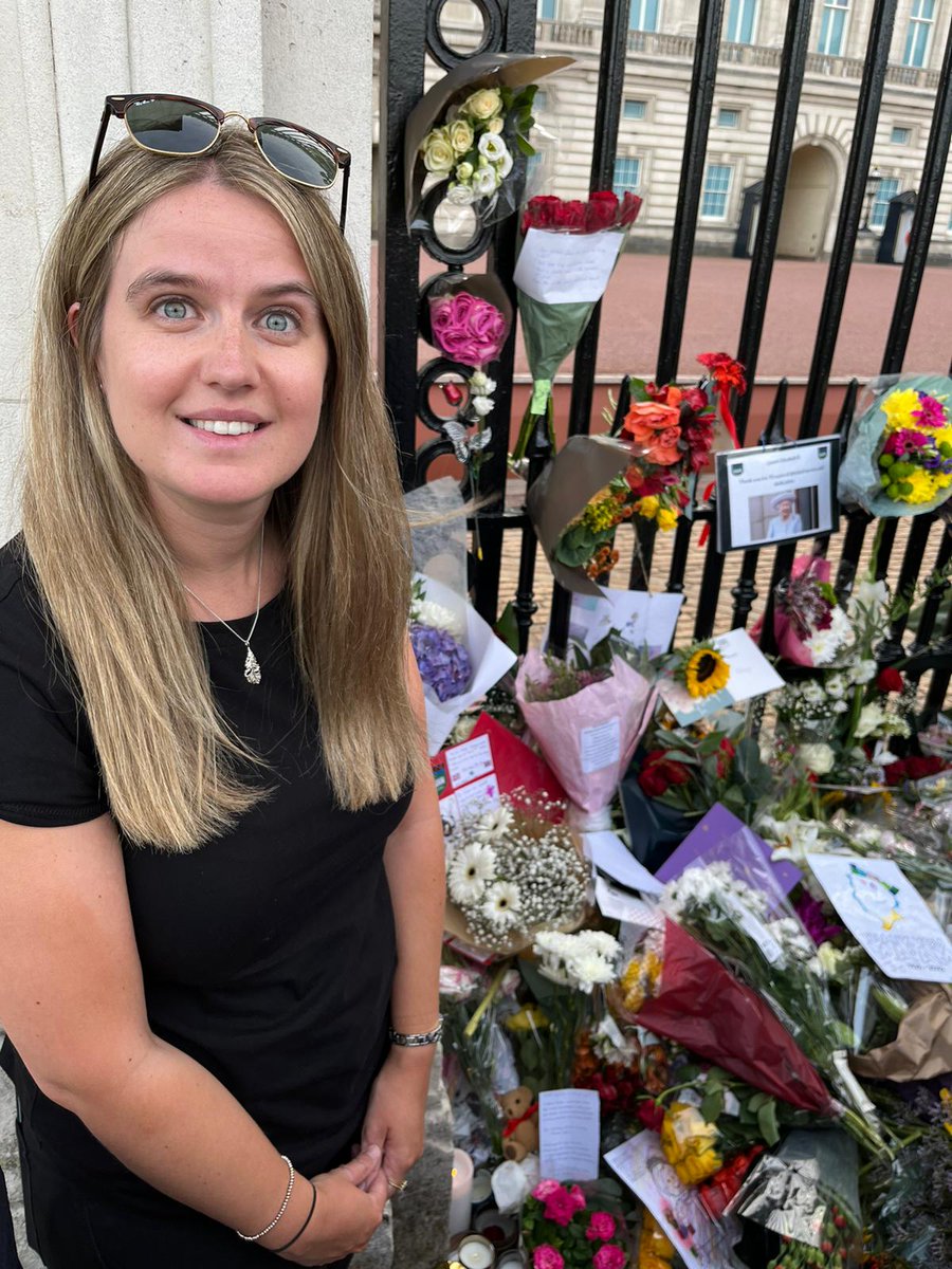 Amylouward10's tweet image. Was not expecting the overwhelming emotions &amp;amp; deep sense of personal loss I have felt the past 10 days. Also didn't expect the peace &amp;amp; joy I would find in #TheQueue with strangers, now friends💐 It's been emotional &amp;amp; surreal,time seems to have stopped. RIP Ma'am🤍
 #queensfuneral