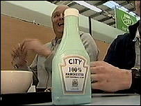 IWTKQuiz's tweet photo. Before the 2006 game between Manchester City and Manchester United at the Etihad stadium, 3500 corporate Man City fans were served Blue Sauce with their gourmet treats.  

Red was not allowed in these corporate boxes. 

Manchester City won the game 3-1. 

#RandomFactOfTheDay https://t.co/yYcNseBlfb