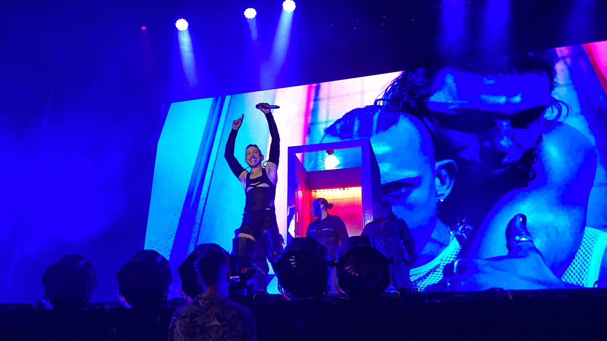 hxpe_hrn's tweet photo. thank you infinitely ✨✨✨
@yearsandyears #DCODE2022 https://t.co/miW20rb43B