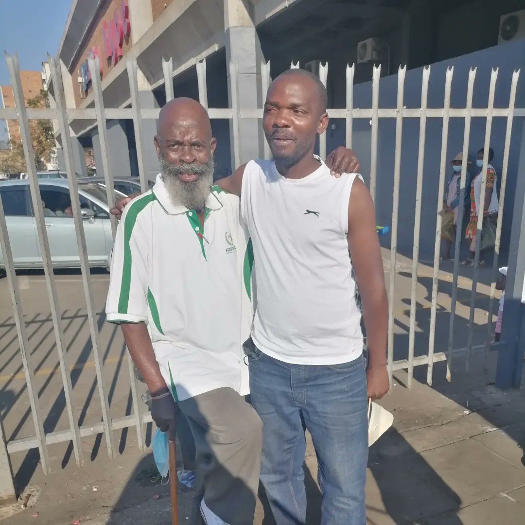 obertdube_poet's tweet photo. Today I bumped on this boy,,,, Morison Nkomazana ,he is always ever  smiling. 
1 He was my father close friend 
2 Our rural neighbour
3 when I was a child I had a serious stomach problem that stopped me to go to school, and he served me.
I owe him a lot.
#appreciationtime. https://t.co/JvjMRMGOB7