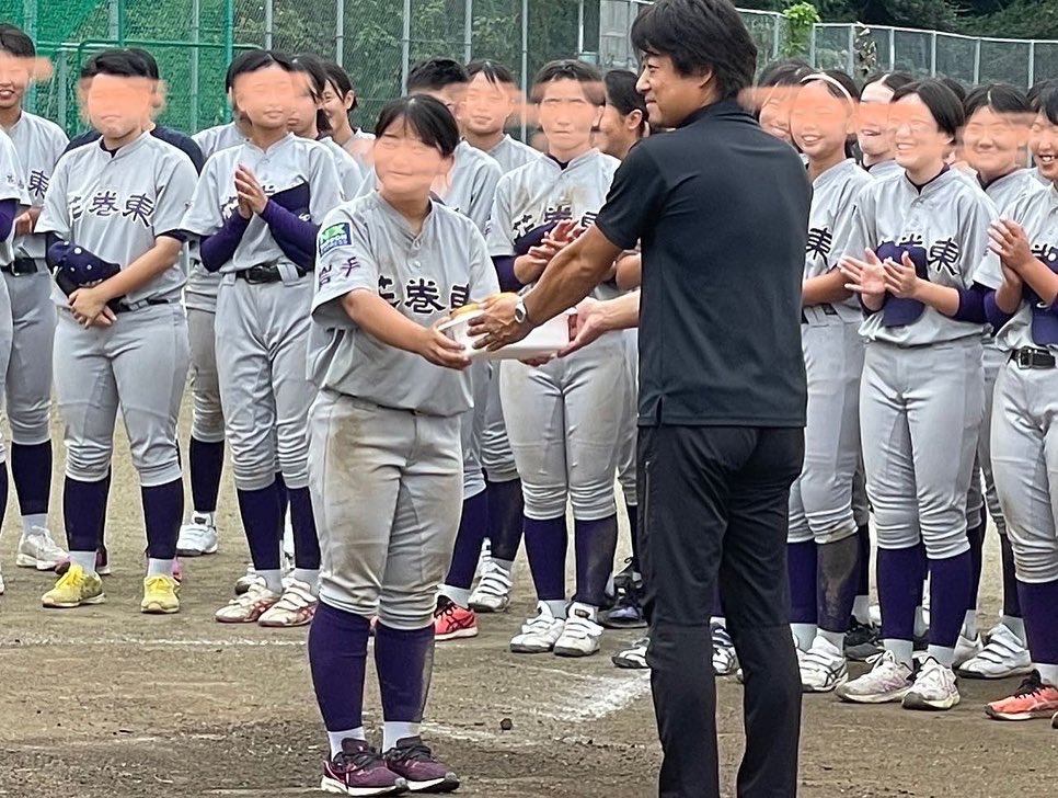 yumegelato's tweet photo. 花巻東女子硬式野球部全国大会準優勝おめでとうございます。
地元企業としてささやかではございますが、夢コーポレーションの夢ジェラートをお祝いとして贈呈させて頂きました。
更なる活躍を応援します
＃花巻東高校女子硬式野球部
＃野球
＃夢ジェラート
＃スポーツ
＃応援
https://t.co/JSsoETvNcp https://t.co/pwNE5LRsfo