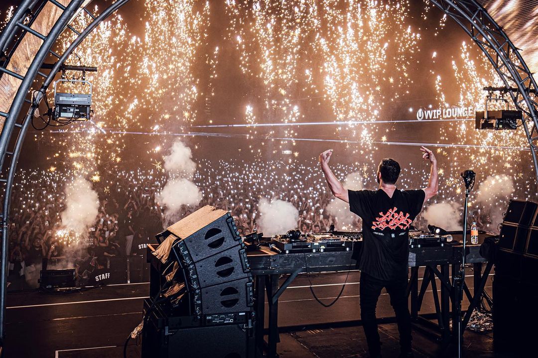 MartinGarrix's tweet photo. TOKYO I have missed you so much.. felt incredible being back here thank you ❤️❤️ @UltraJapan https://t.co/V4RK0XmVqN